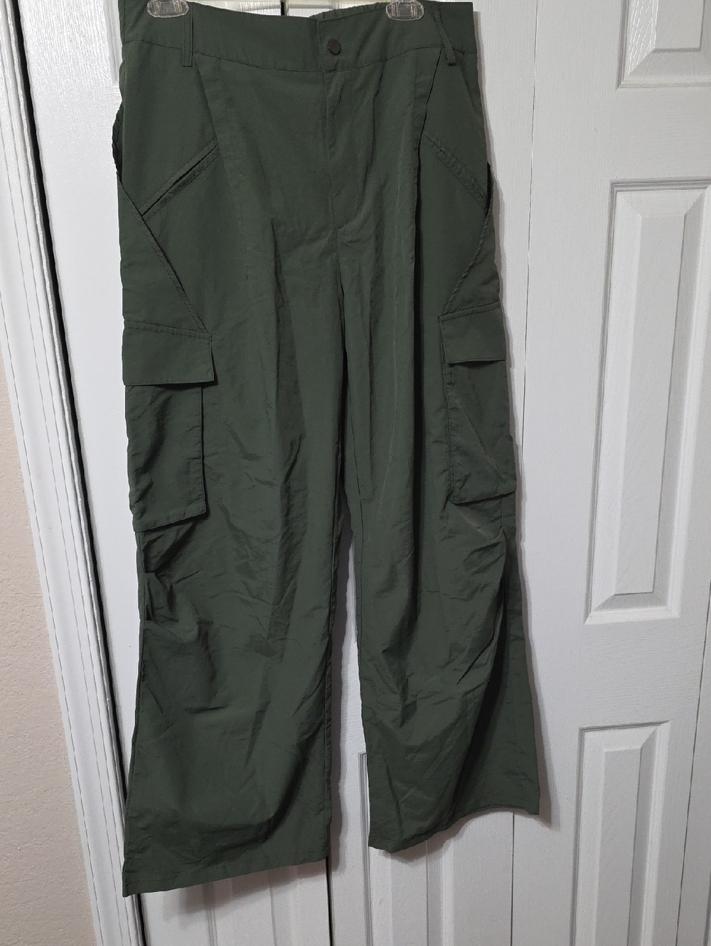 HALARA Olive Green Women's Cargo Pants with Multiple Pockets